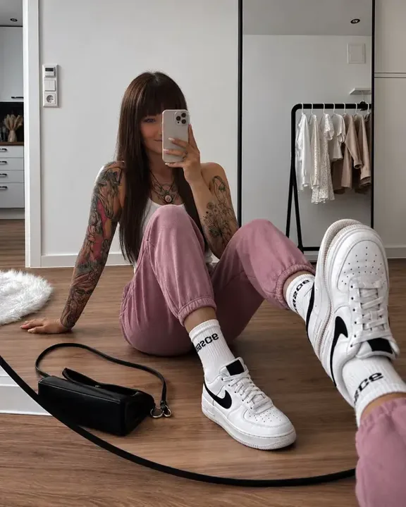 Erstelle ein extrem fotorealistisches Bild und rekonstruiere REFERENZB