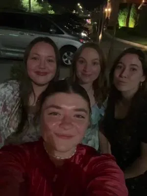 pretty girls go to olive garden