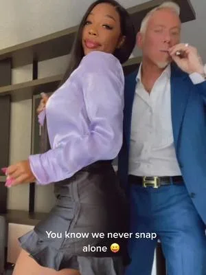 Snapping packs all the time with my boo 💕 ENERGY for days!! #marriedli