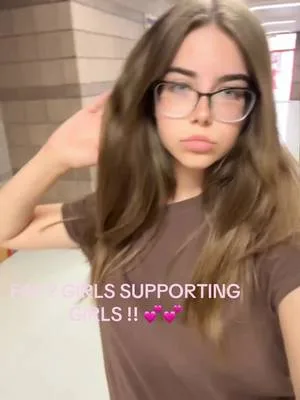 F4F #girlssupportgirls #creatorsearchinsights #follow4follow
