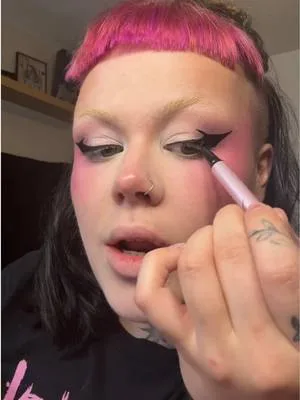 All jokes friends 🥰 Quick ‘safe’ alt makeup. School runs in a full get
