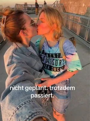 und plötzlich bleibt jemand…🌈🧡 wer fühlt’s? #wlwcouple #queerlove #wuh