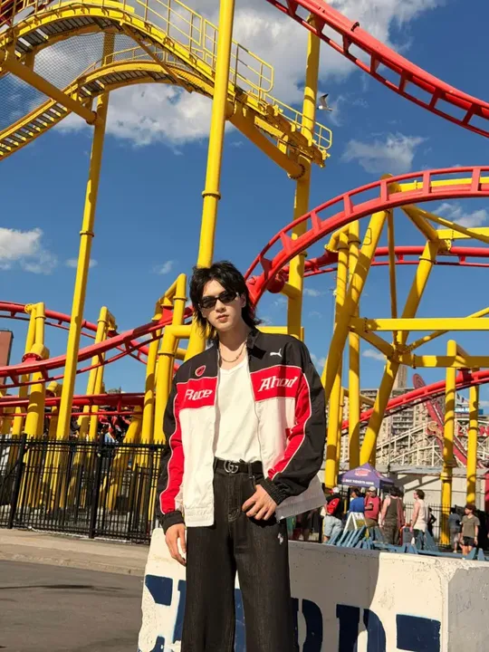 Coney Island never disappoints 🎡 #coneyisland #nyclife #ootd #asianboy