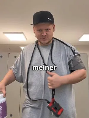 Heute an Tag 17 hänge ich 24stunden an einem Blutdruck Messgerät. #blu