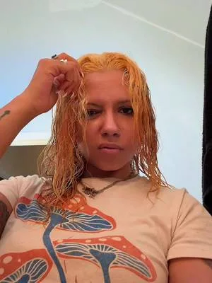 Pink hair >>>>> eats EVERYTIME #pinkhairdye #transition #dyehairathome