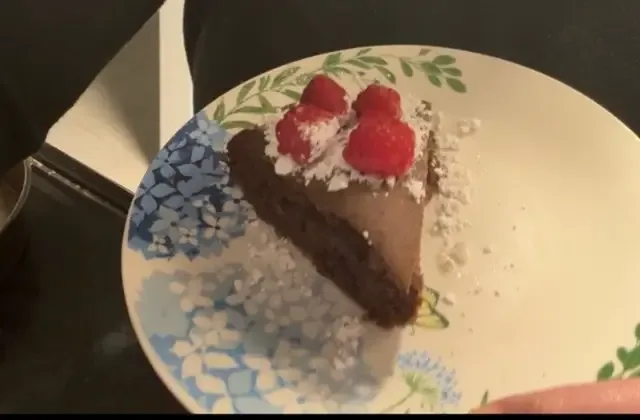 🍫 Chocolate Raspberry Cake 🍓 A rich, moist chocolate cake finished wit