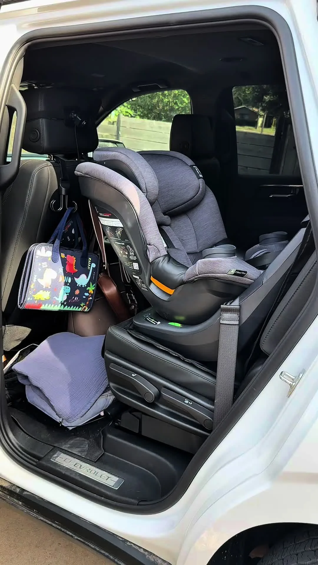 This car seat has made getting my toddler in and out of the car SO muc