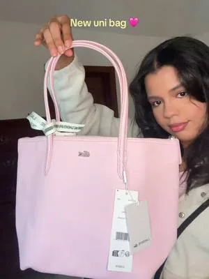 I’M OBSESSED 🐊🩷🌸💫🧚🏻‍♀️ @Lacoste  #fyp #foryou #lacoste #bag #unibag #u
